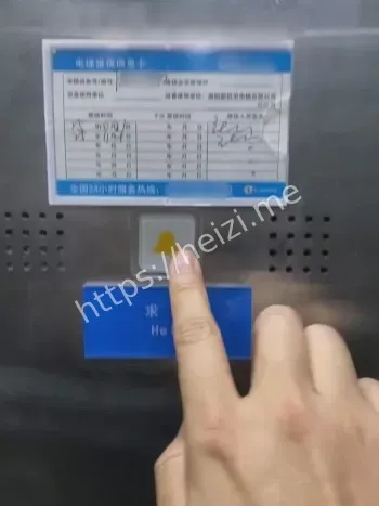 杭州东站电梯困人